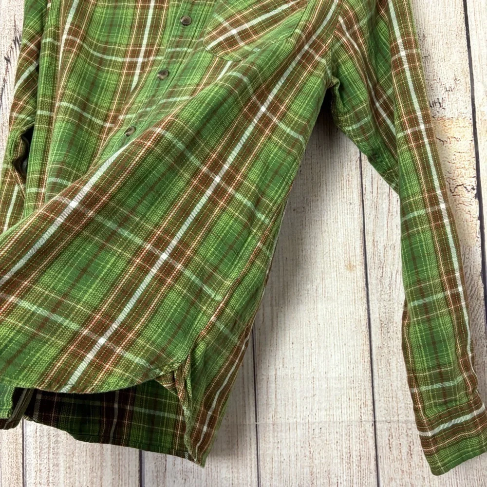 The North Face Mens Plaid Long Sleeve Button up shirt size Small